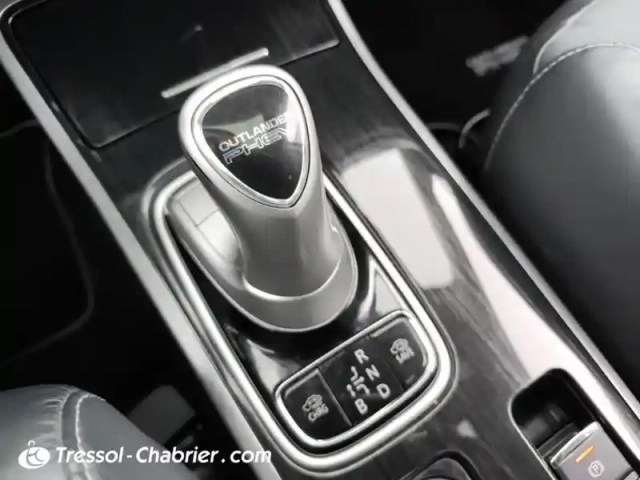 Mitsubishi Outlander 2.0i 200 phev hybride rechargeable essence instyle — photo 24