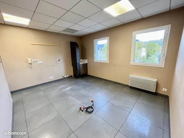 Bureaux 78 m² Mende
