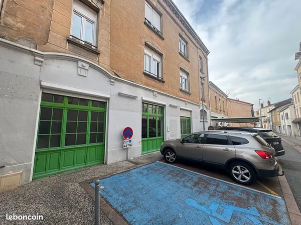 Local 250 m² ROANNE