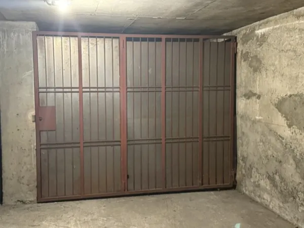 Parking/Garage/Box