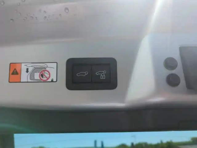 Toyota Prius rechargeable 2.0 hybride rechargeable 223ch lounge my25 — photo 11