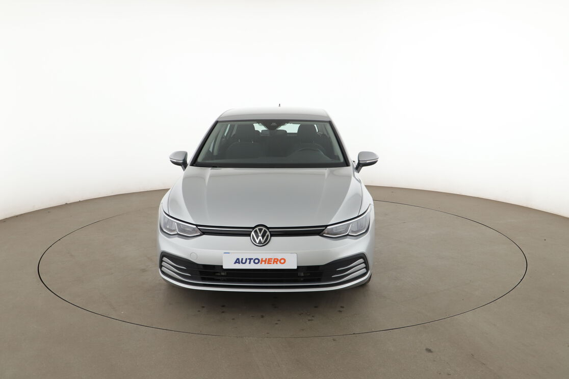 Volkswagen Golf VIII 1.0 eTSI DSG7 — photo 8
