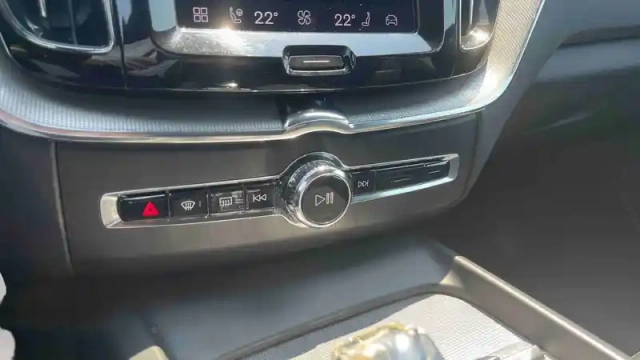 Volvo Xc60 t6 recharge awd 253 ch + 145 ch geartronic 8 — photo 9