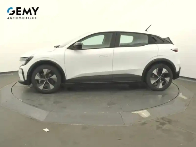 Renault Megane e-tech ev40 130ch standard charge — photo 19
