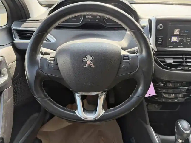 Peugeot 208 puretech 110ch s&amp;s eat6 — photo 9