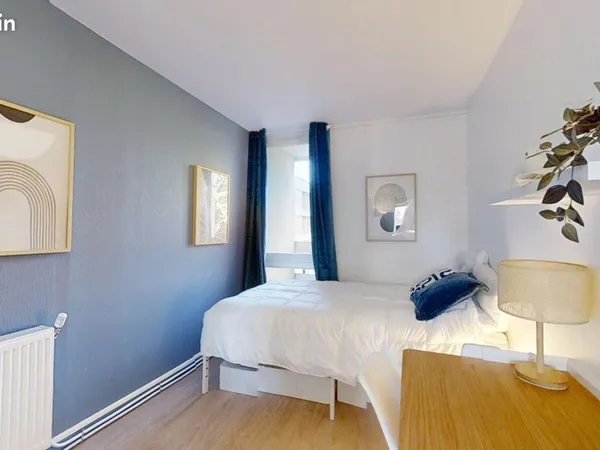 Chambre 7 pièces 97 m²