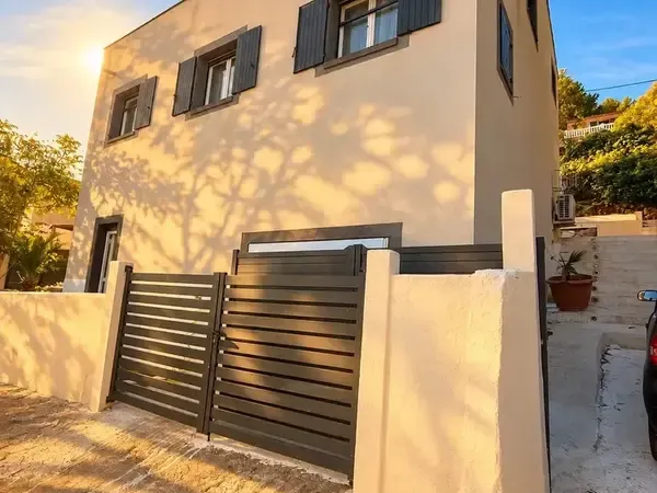 Maison 200 m2 avec vue sur Marseille Calme absolu Fort potentiel La Millière
