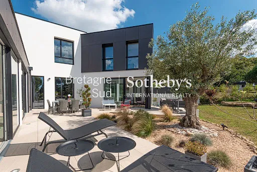 Maison 10 pièces 236 m²