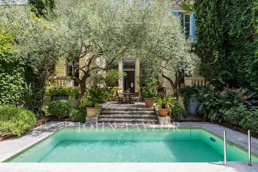 Maison 8 pièces 260 m²