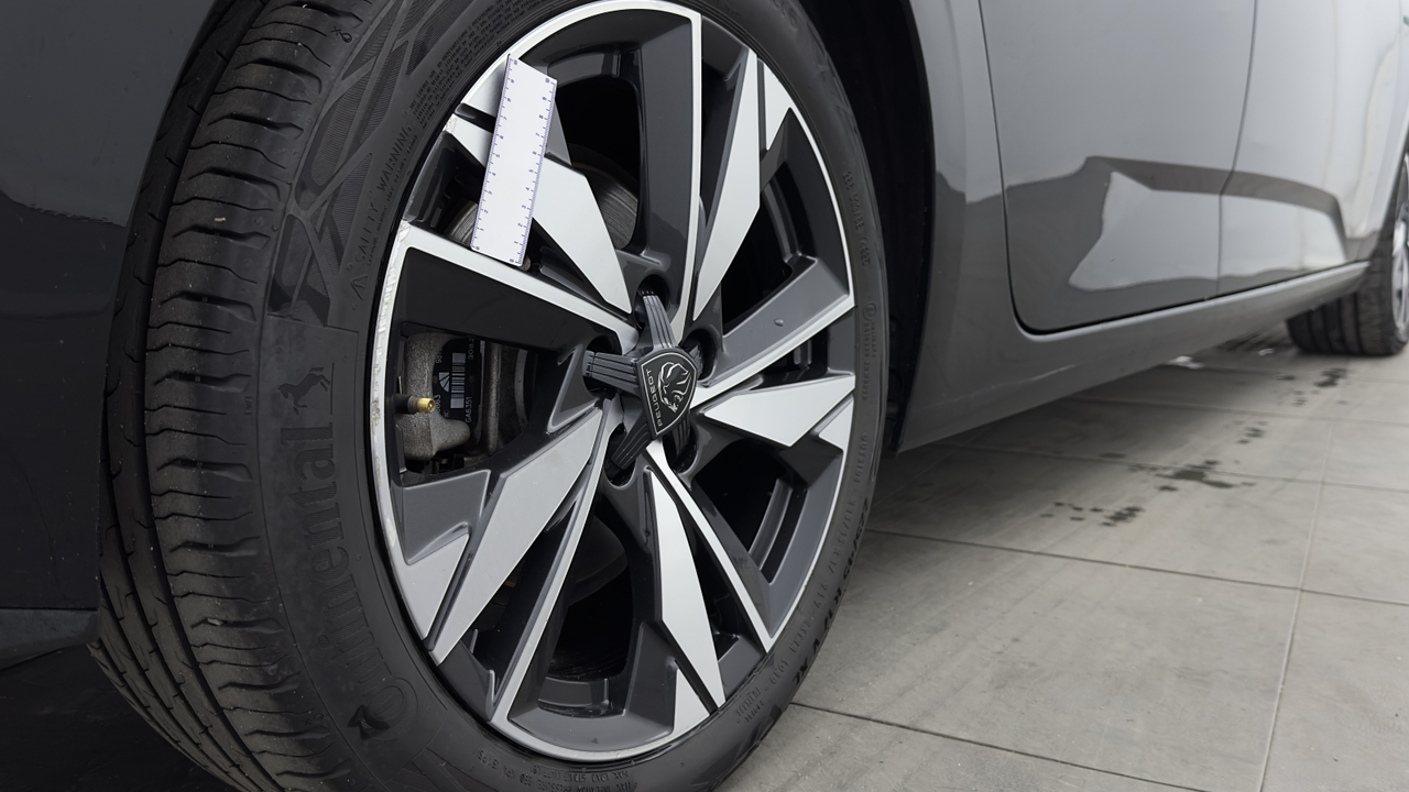 Peugeot 308 SW PHEV 180 e-EAT8 — photo 37