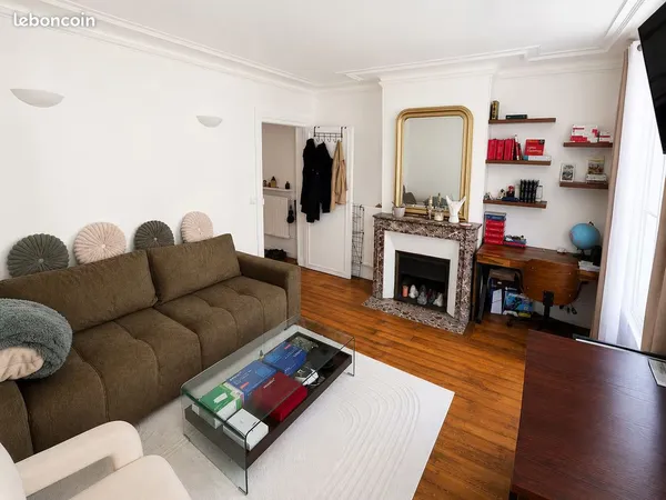 Paris 17e - Ternes / Poncelet - Charmant 2 pièces de 35,63 m² - Parquet, moulures, cheminée - Très l