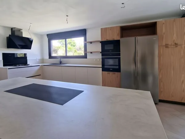 MA?APANY - LES - BAINS- Superbe T5/6 neuf de 192 M² + jardin ( eau-wifi inclus)
