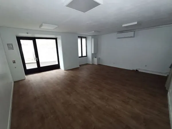 Local 50 m²