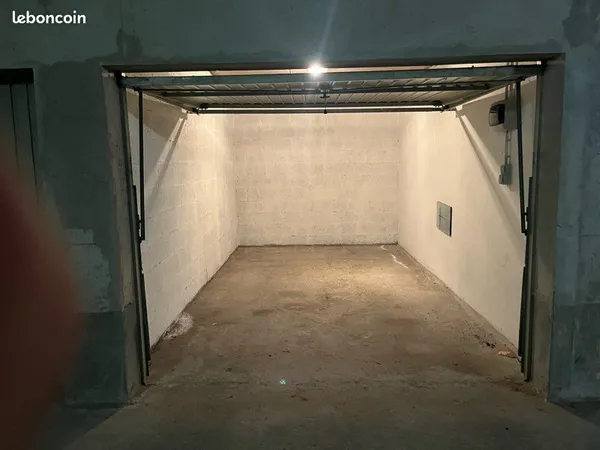 Loue garage (box) Grenoble gare/Europole