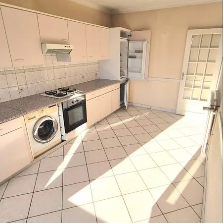 Appartement de 105 m2 avec loggia (T3 possibilité T4)