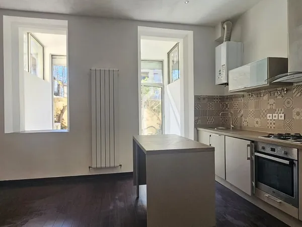 A St Just - T2 de 45 m² + terrasse de 12 m² + cave 15 m² - Ensoleillé, Calme, + possibilité de garag