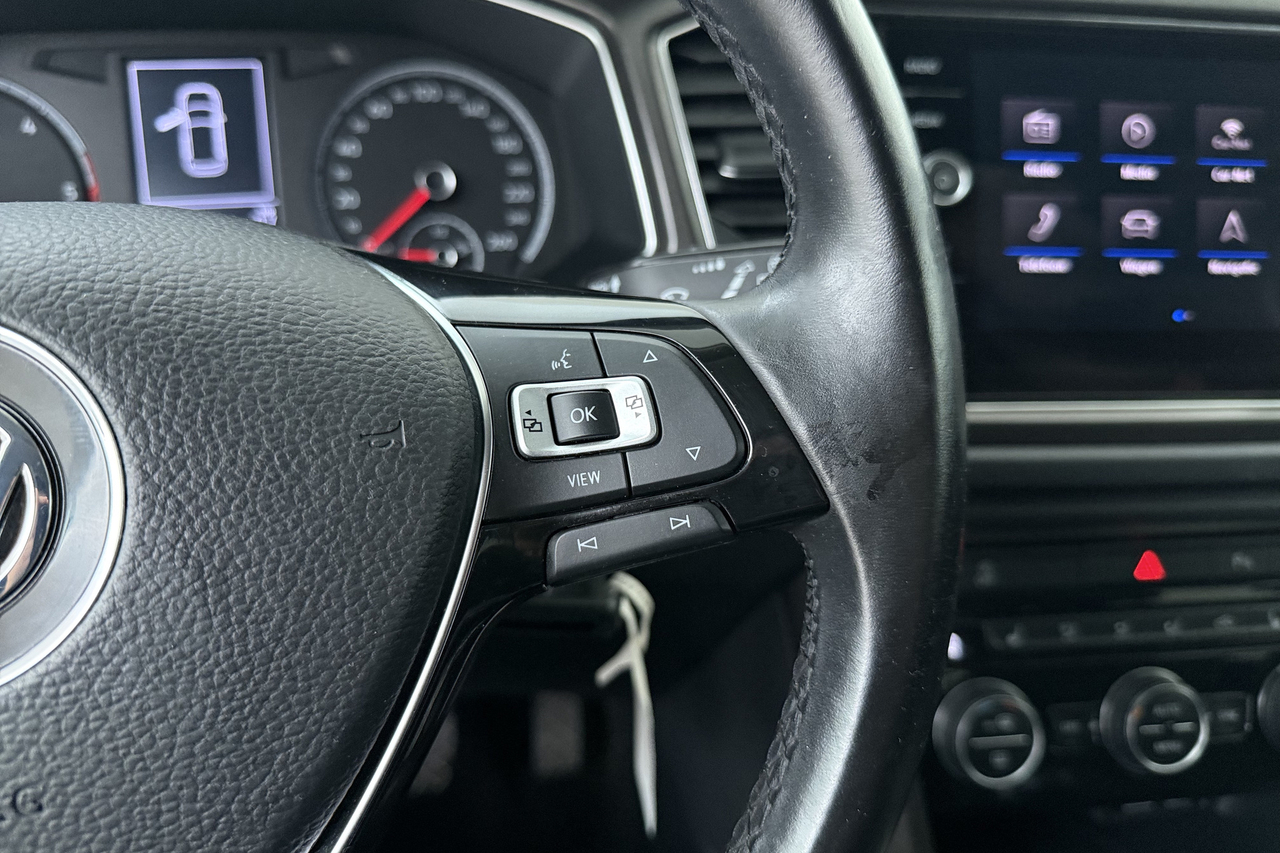 Volkswagen T-Roc — photo 15