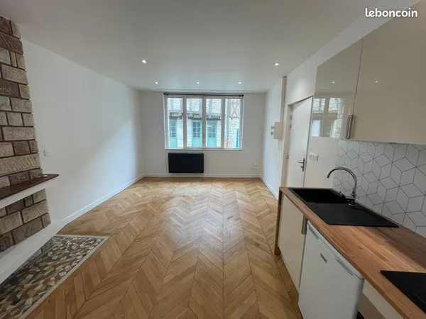 Appartement Location Montpezat-de-Quercy 1p 22m² 390€