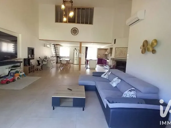 Maison 5 pièces 201 m²
