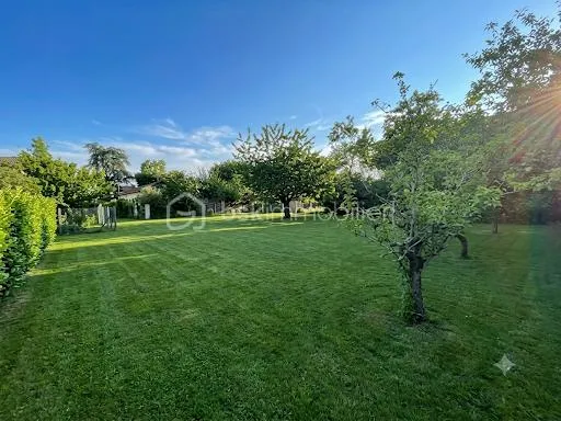 Terrain 887 m²