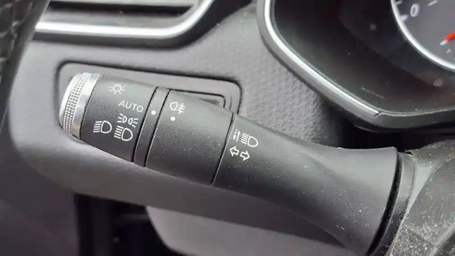 Renault Clio blue dci 85 — photo 30