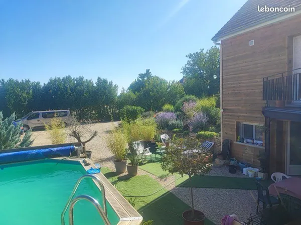 Propriété d'exception avec piscine et jacuzzi