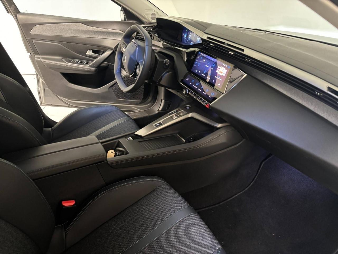 Peugeot 308 1.2 puretech 130ch s&s allure eat8 — photo 9