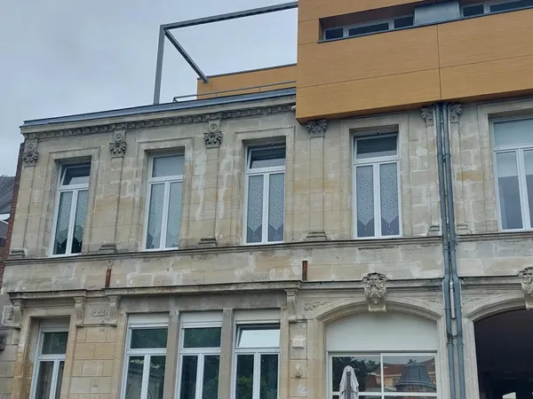 Spacieux T4 dans un immeuble de caractère