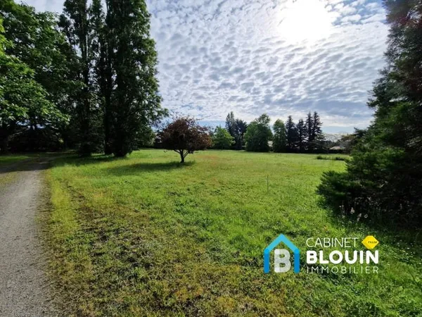 BOURG - TERRAIN A BATIR VIABILISE