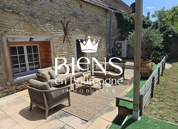 EXCLUSIF CORCELLES LES ARTS, maison de 214 m², 6 chambres, cour