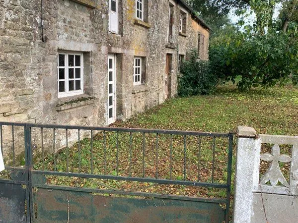 Longère et ses dépendances à Guilliers