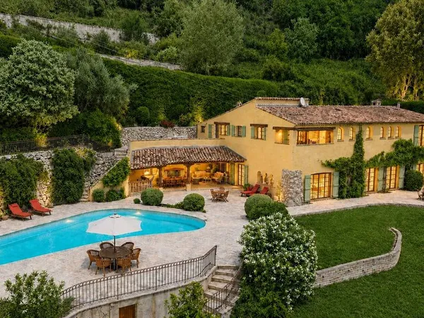 Villa 8 pièces 355 m²