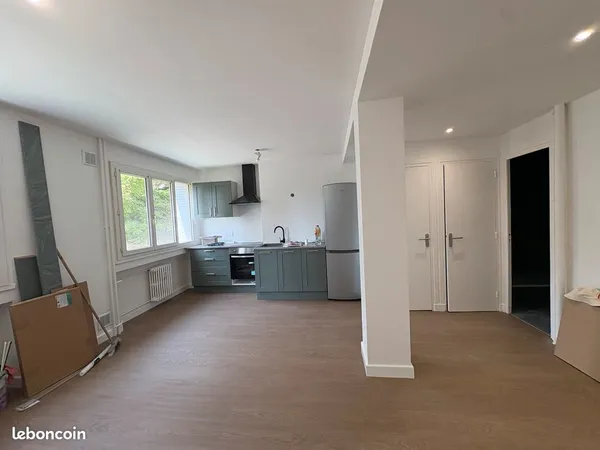 T2 MEUBLÉ 48 m² - ENTIÈREMENT RÉNOVÉ - SECTEUR COURS FAURIEL
