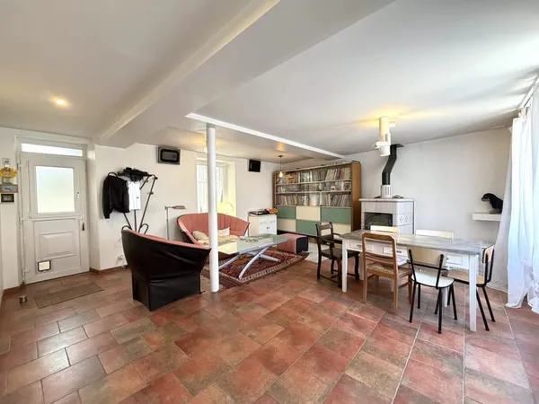A louer, maison meublée 3 chambres, garage et jardin MORIENVAL