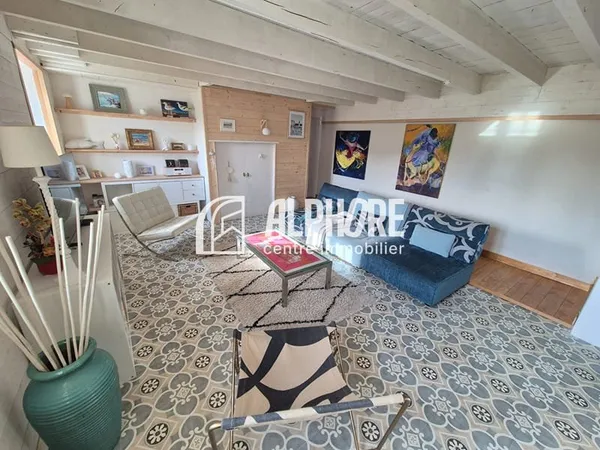 118m² habitable, 3 chambres, proximité commerces.