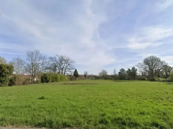 Terrain de 813m² à vendre à Polliat