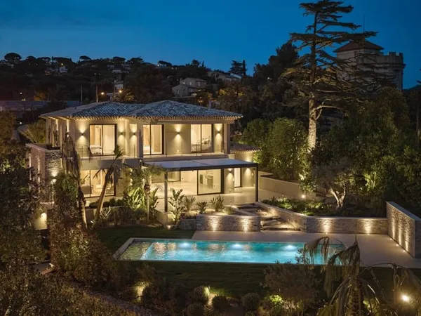Luxueuse villa neuve à deux pas du centre-ville