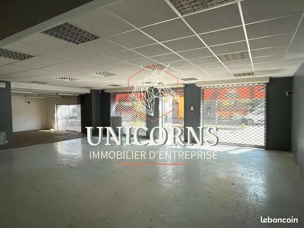 Local industriel 700 m²