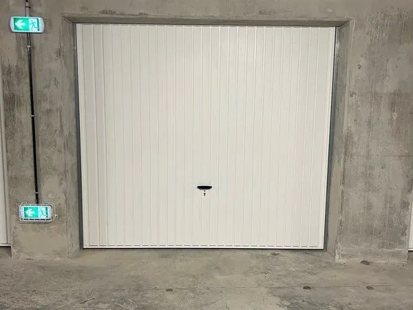 Garage double box fermé et sécurisé en sous-sol - Proche douane