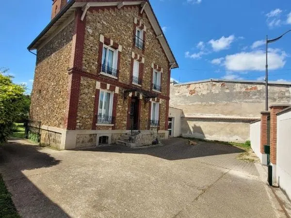 La Ferté sous Jouarre, belle maison de caractère en pierre meulière, 300 m de la gare et proximité t