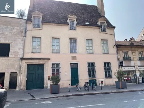 A VENDRE APPARTEMENT TYPE 6 DANS HOTEL PARTICULIER DIJON PLACE BOSSUET