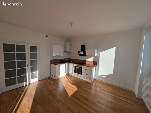 T2 bis rénové - Centre de Gannat - 550 euros charges comprises
