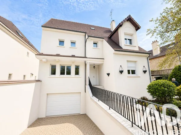 Maison 10 pièces 225 m²