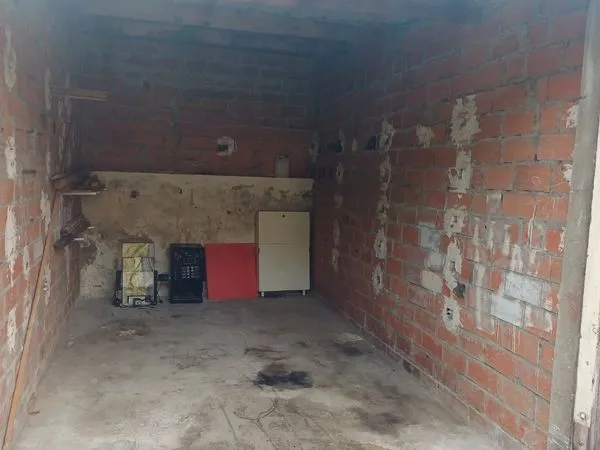 Box ferme de 24m2 à louer situe à noisy le sec