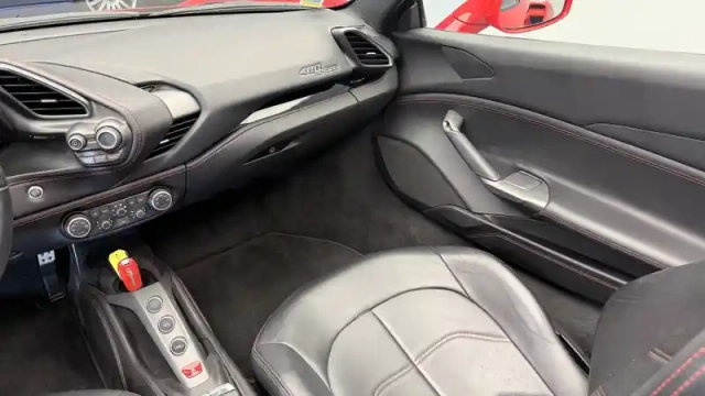 Ferrari 488 4.0 v8 670ch spider — photo 36