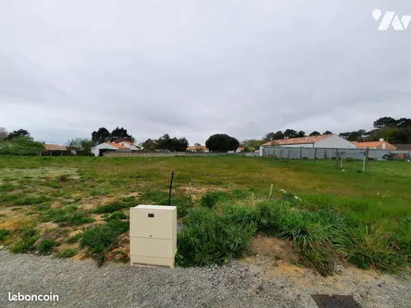 Terrain 700 m² ST HILAIRE DE RIEZ