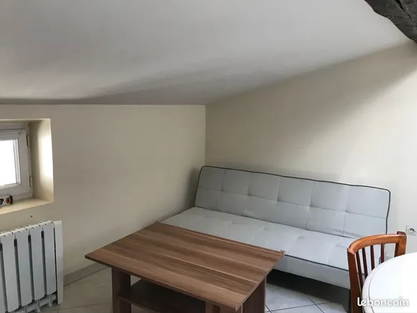 Loue T2 meublé en dernier étage au centre de Pamiers