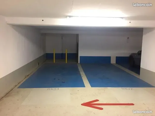 Loue grande place de parking voiture + espace pour 2 motos à Paris Porte de Clichy