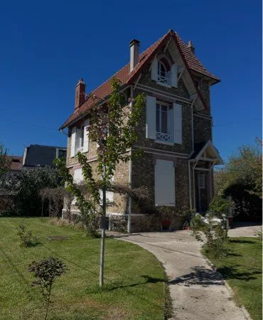 Maison Meulière de caractère brou sur Chantereine 480,00