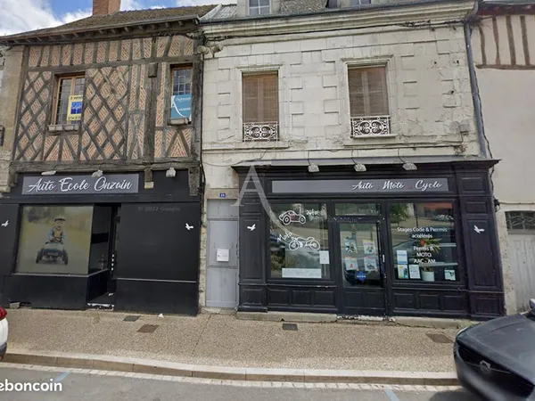 Local commercial 87 m² VEUZAIN SUR LOIRE